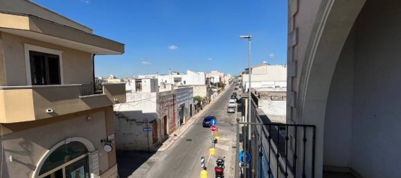 Propiedad comercial de 5 habitaciónes en Ugento, Italy No. 282950 8