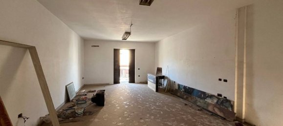 Propiedad comercial de 5 habitaciónes en Ugento, Italy No. 282950 9