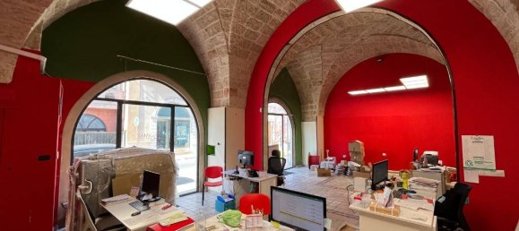 Propiedad comercial de 5 habitaciónes en Ugento, Italy No. 282950 4