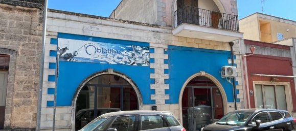 Propiedad comercial de 5 habitaciónes en Ugento, Italy No. 282950 2