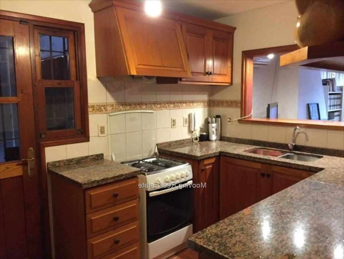 3 bedrooms House in Montevideo, Uruguay No. 631