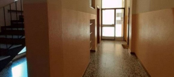 2-salle Appartement à Rozzano, Italy No. 13413 10