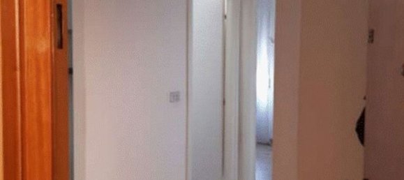 2-salle Appartement à Rozzano, Italy No. 13413 14