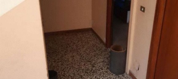 2-salle Appartement à Rozzano, Italy No. 13413 11