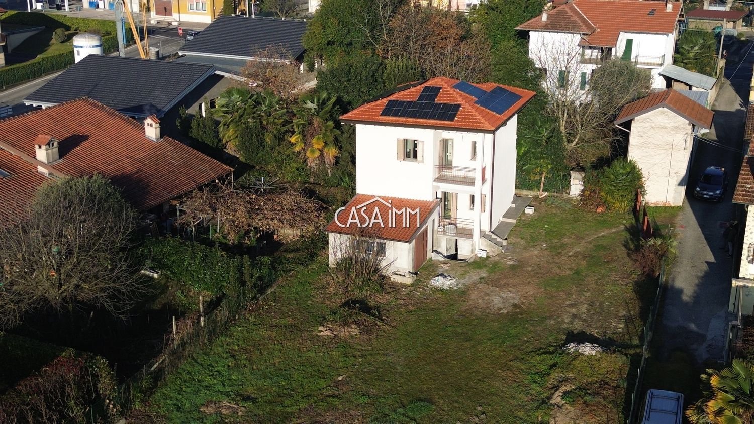 Villa de 5 habitaciónes en Angera, Italy No. 12339