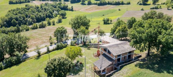 2 غرف نوم فيلا في Viano, Italy رقم 272687 17