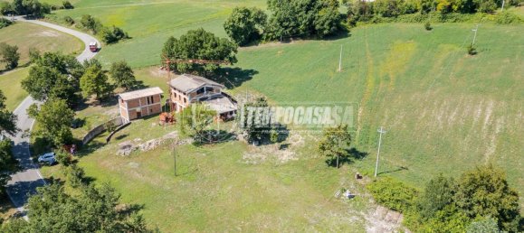 2 غرف نوم فيلا في Viano, Italy رقم 272687 18