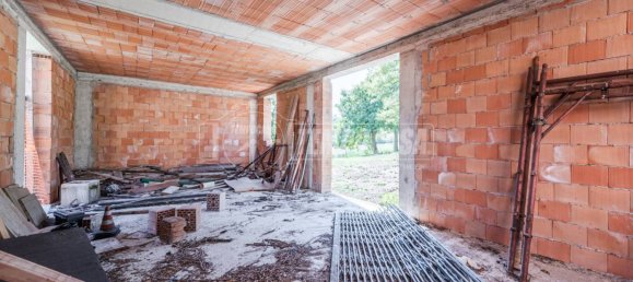 2 غرف نوم فيلا في Viano, Italy رقم 272687 35