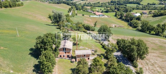 2 غرف نوم فيلا في Viano, Italy رقم 272687 22