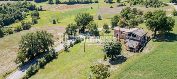 2 غرف نوم فيلا في Viano, Italy رقم 272687 19