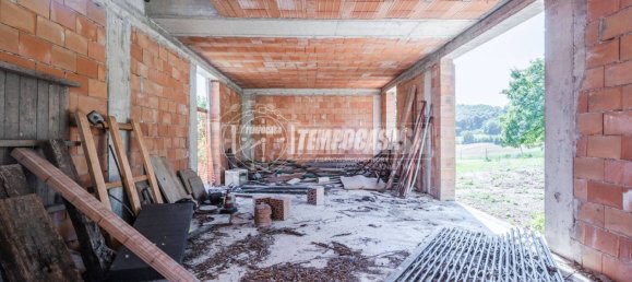 2 غرف نوم فيلا في Viano, Italy رقم 272687 33