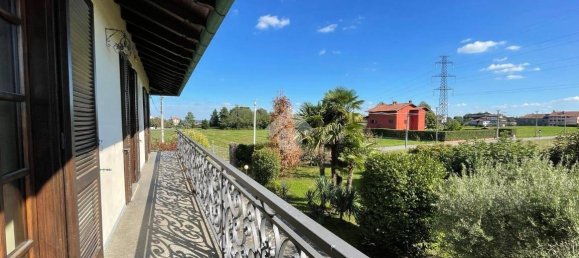3 Schlafzimmer Villa in Oleggio, Italy, Nr. 345587 13