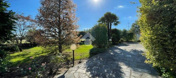 3 Schlafzimmer Villa in Oleggio, Italy, Nr. 345587 9