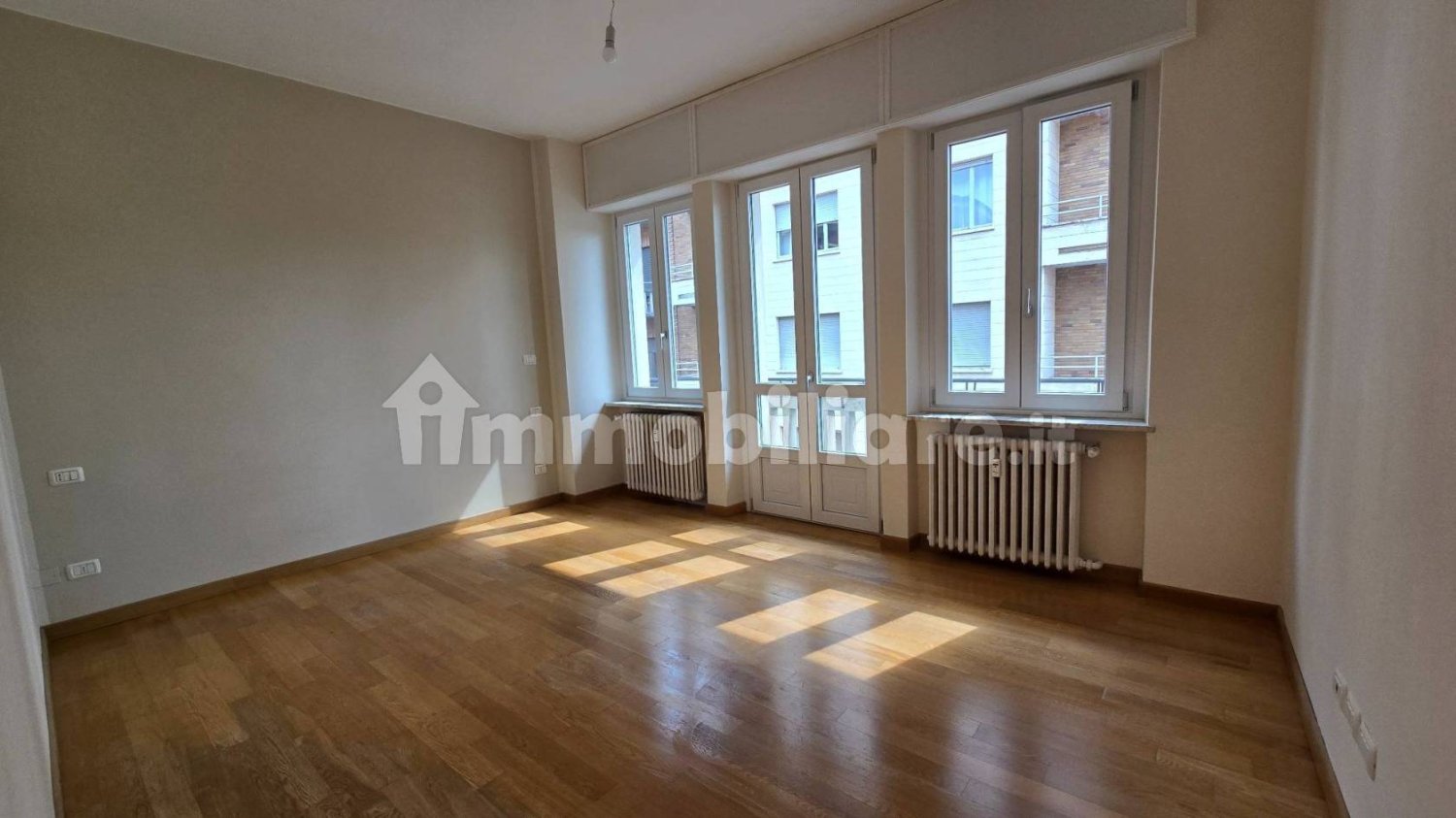 3 bedrooms Apartment in Asti, Italy No. 270119