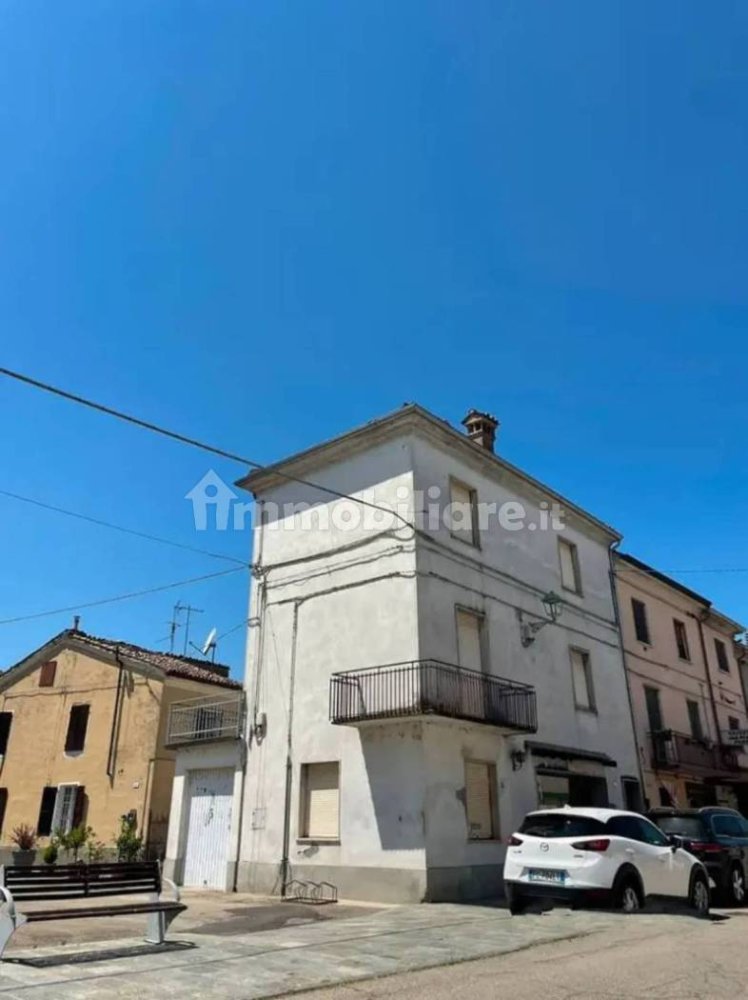 4 rooms Building in Polesine Zibello, Italy No. 212398
