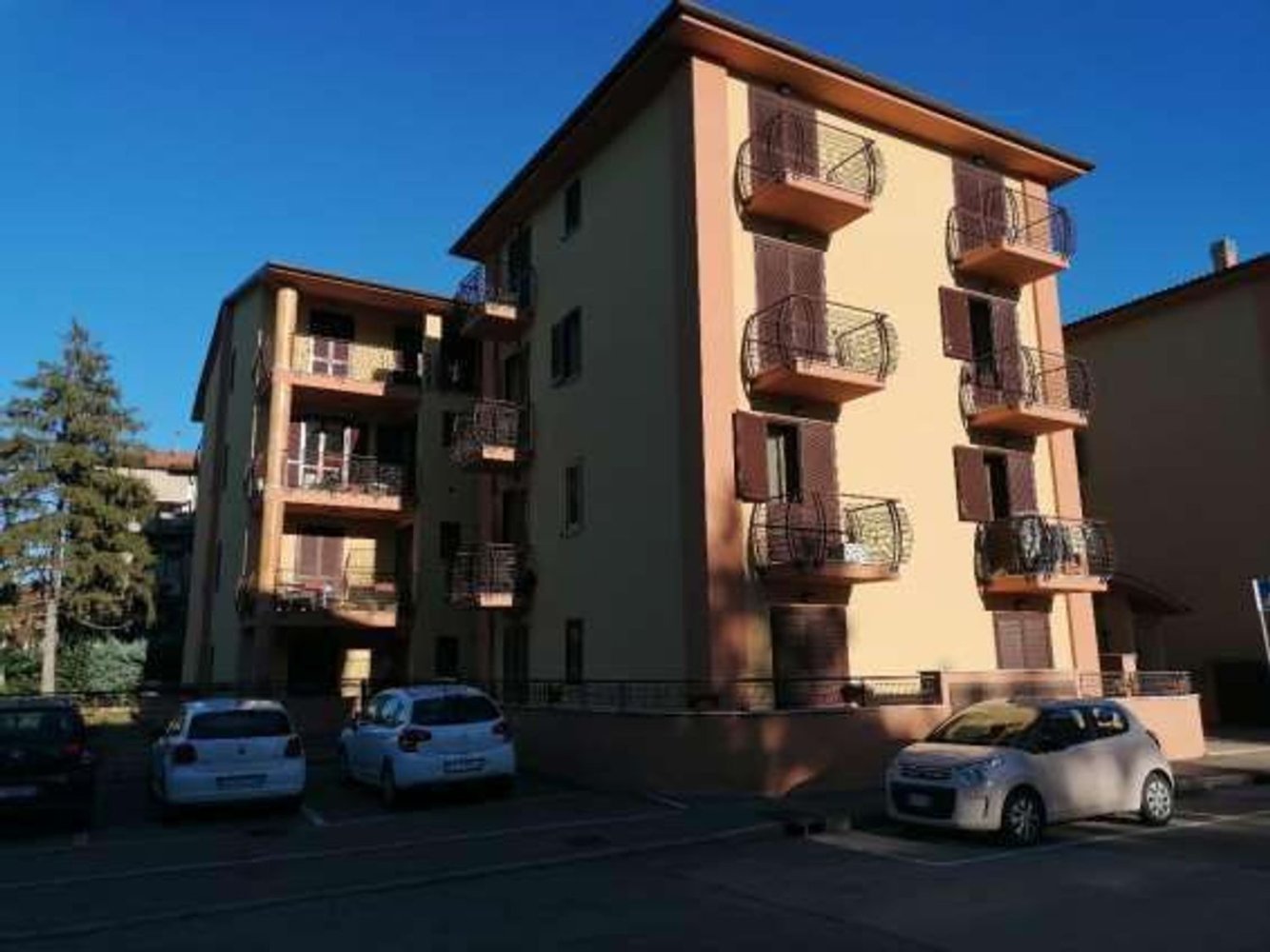 7 rooms Apartment in Arezzo, Italy No. 45275