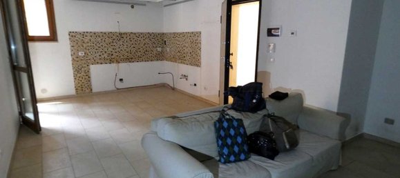7 rooms Apartment in Arezzo, Italy No. 45275 7
