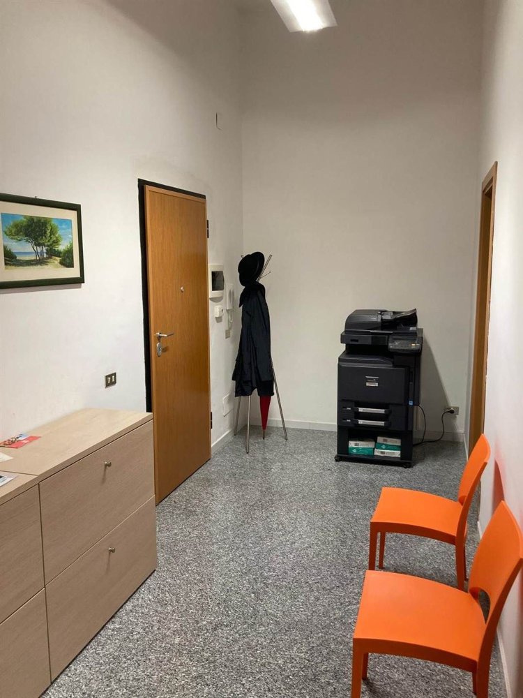  مكتب في Bari, Italy 49متر مربع رقم 110600