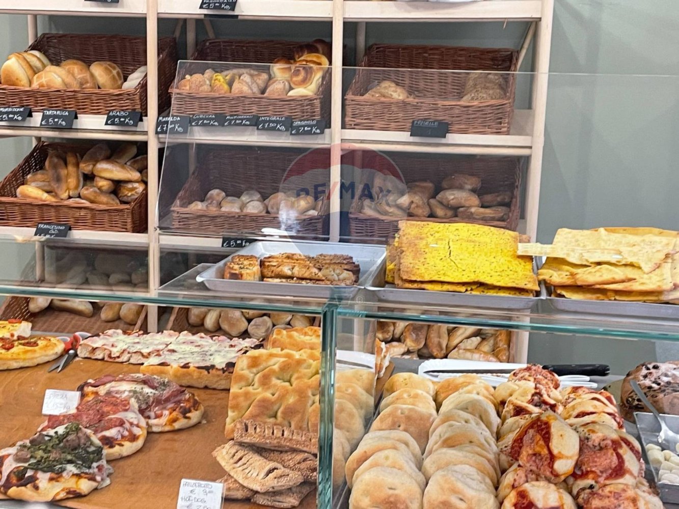 4 rooms Commercial property in Carate Brianza, Italy No. 52597