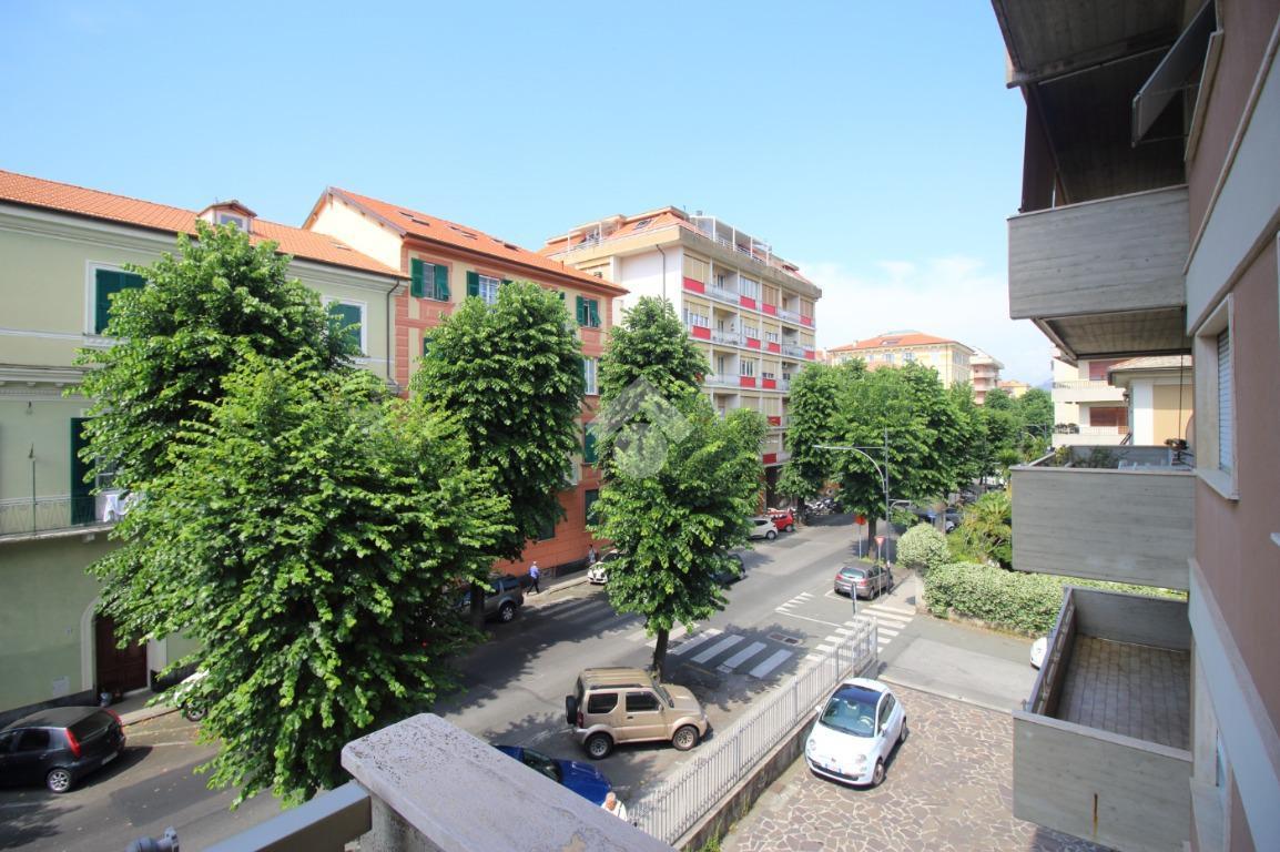5 rooms Apartment in Lavagna, Italy No. 15139