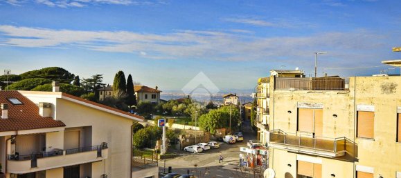 3-salle Appartement à Marino, Italy No. 320854 6