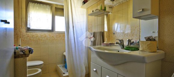 3-salle Appartement à Marino, Italy No. 320854 17