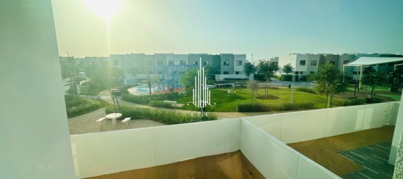 4 bedrooms Villa in Yas Island, UAE No. 24895 24