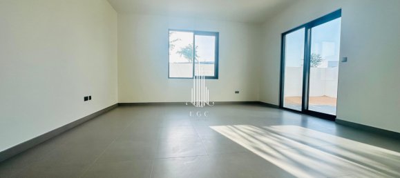 4 bedrooms Villa in Yas Island, UAE No. 24895 3