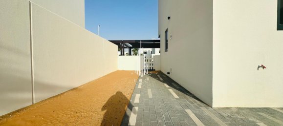 4 bedrooms Villa in Yas Island, UAE No. 24895 23