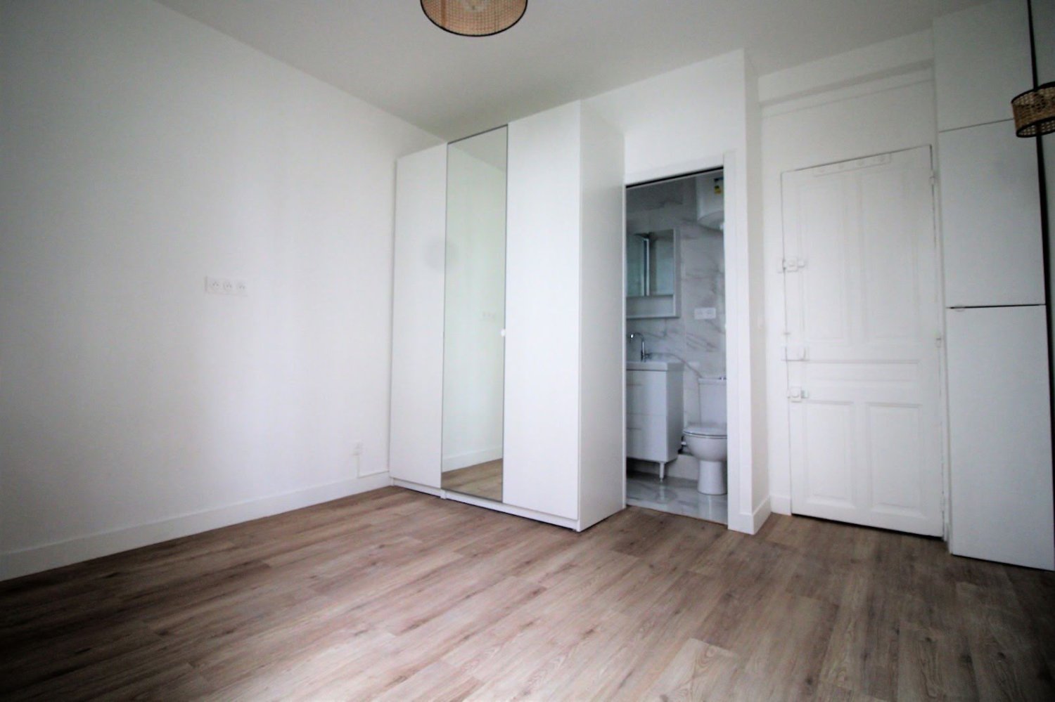 Estudio en Boulogne-Billancourt, France No. 151605