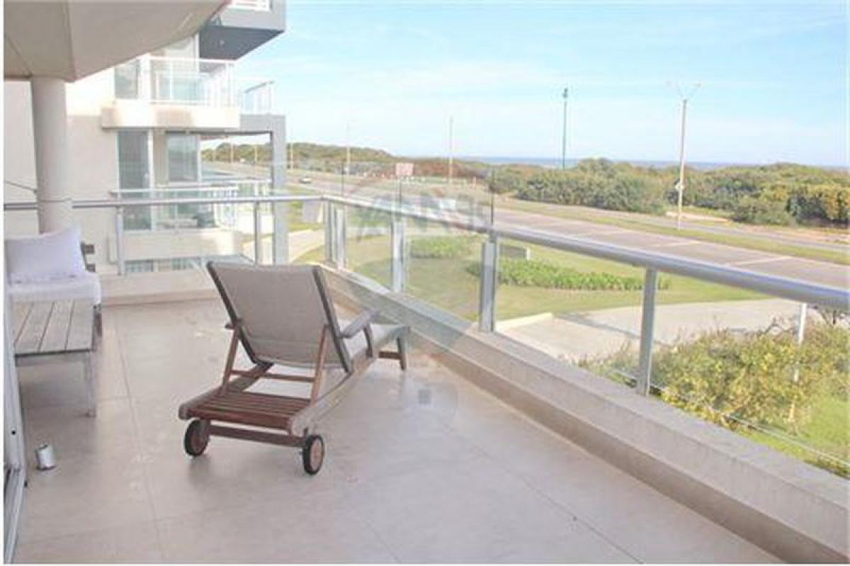 4 bedrooms Apartment in Punta del Este, Uruguay No. 3673