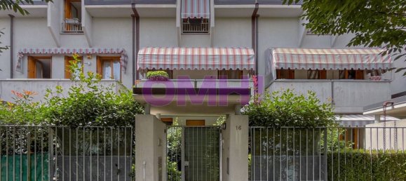 3 bedrooms House in Samarate, Italy No. 323525 4