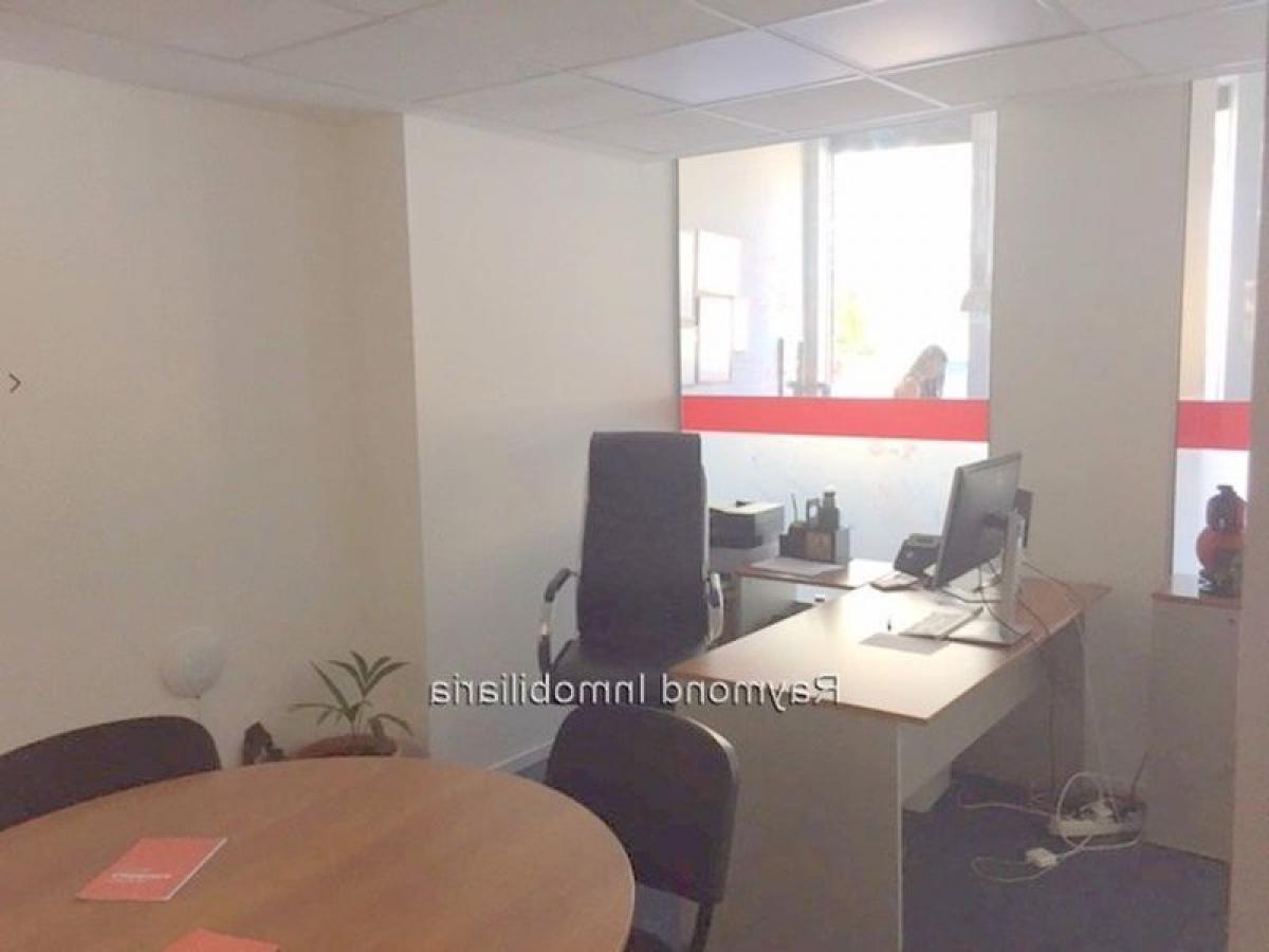 8 bedrooms Office in Montevideo, Uruguay No. 13659