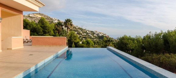 7 bedrooms Villa in Altea, Spain No. 11952 3