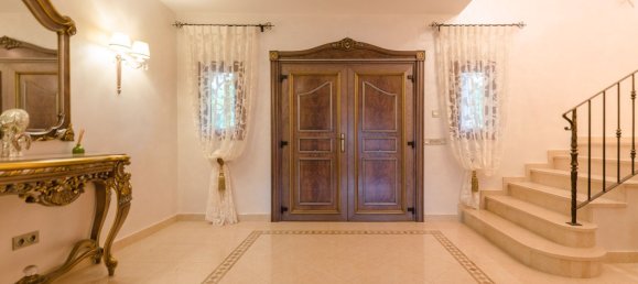 7 bedrooms Villa in Altea, Spain No. 11952 16