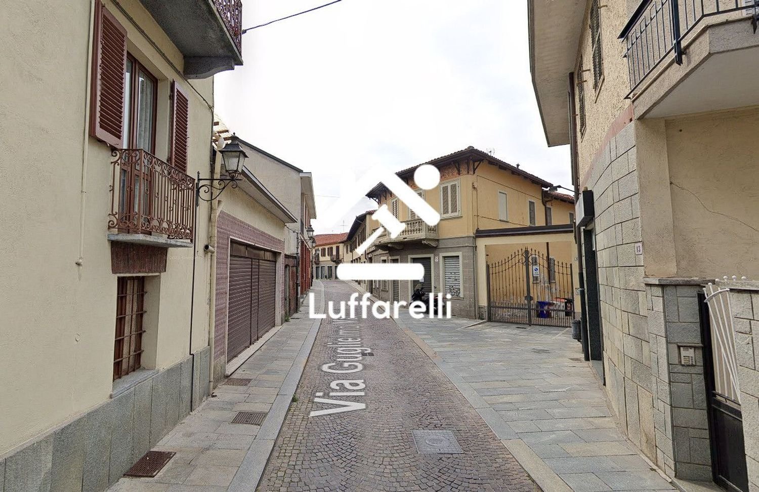 5 rooms Apartment in Chieri, Italy No. 47196