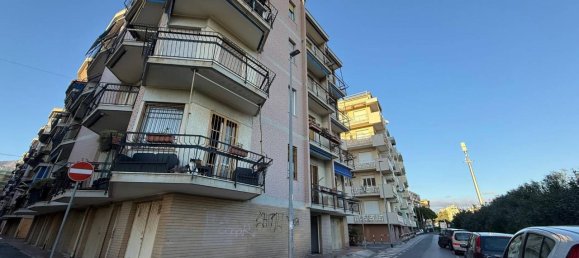 1 room Garage in Loano, Italy No. 177639 2