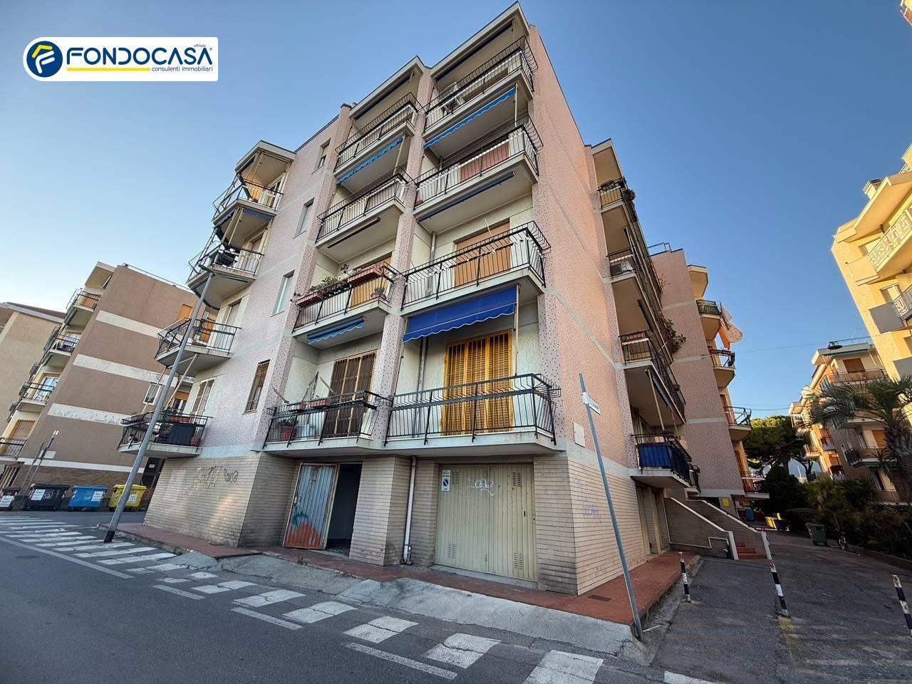 1 room Garage in Loano, Italy No. 177639