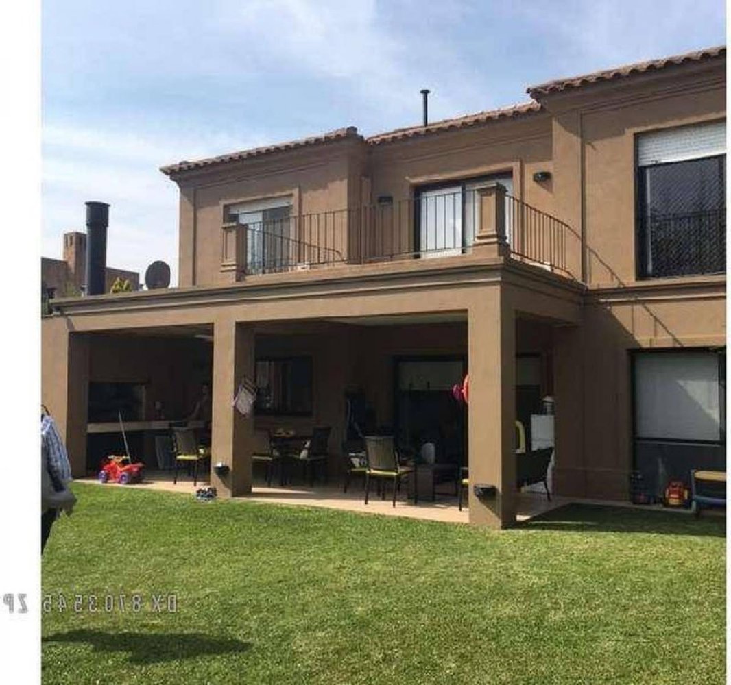 3 bedrooms House in Tigre, Argentina No. 19798