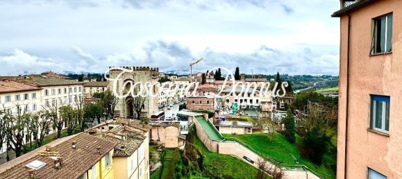 6 rooms Apartment in Siena, Italy No. 18410 5