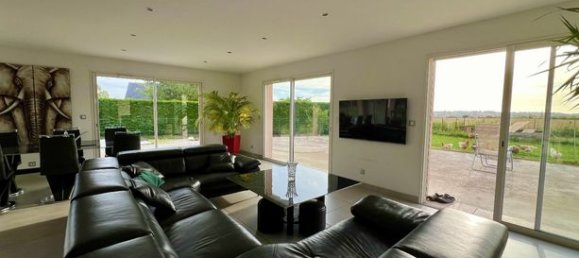 3 bedrooms House in Martin-Eglise, France No. 353046 3