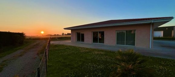 3 bedrooms House in Martin-Eglise, France No. 353046 12