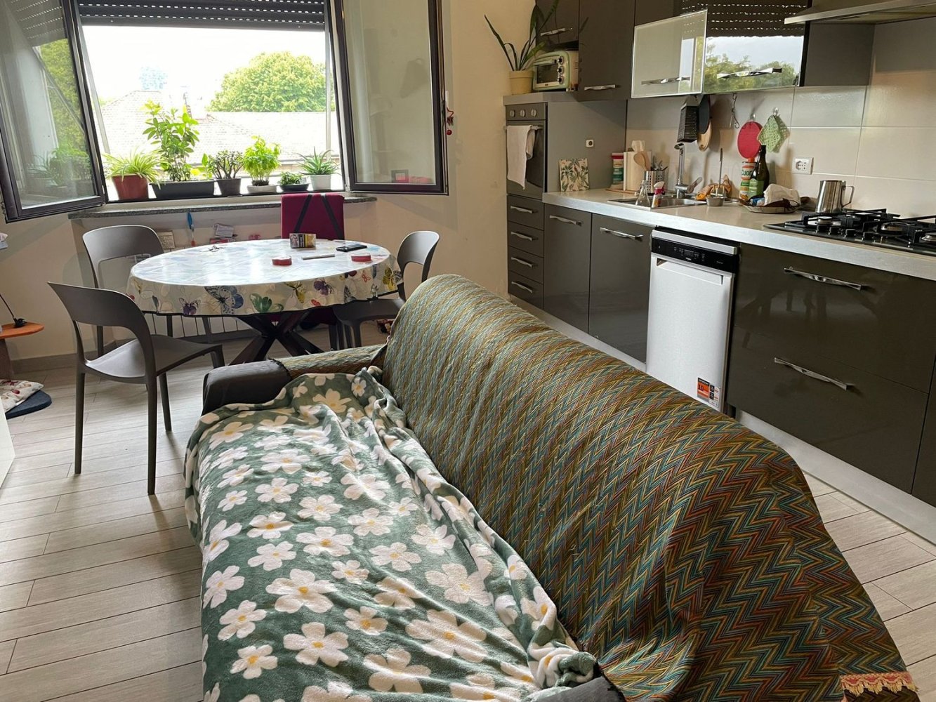 4 rooms Apartment in Milan, Italy No. 336883