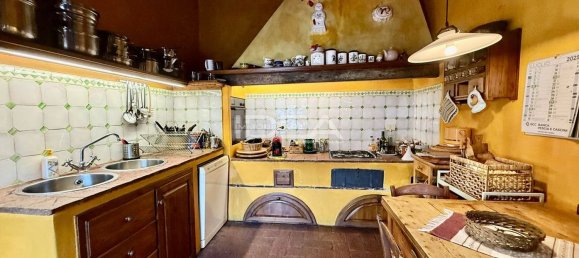 4 bedrooms Apartment in Lucca, Italy No. 328092 11