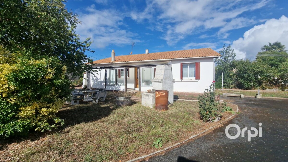 Casa de 2 dormitorios en Le Gua, France No. 326449