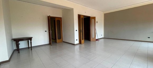 6 rooms Apartment in Messina, Italy No. 21478 21