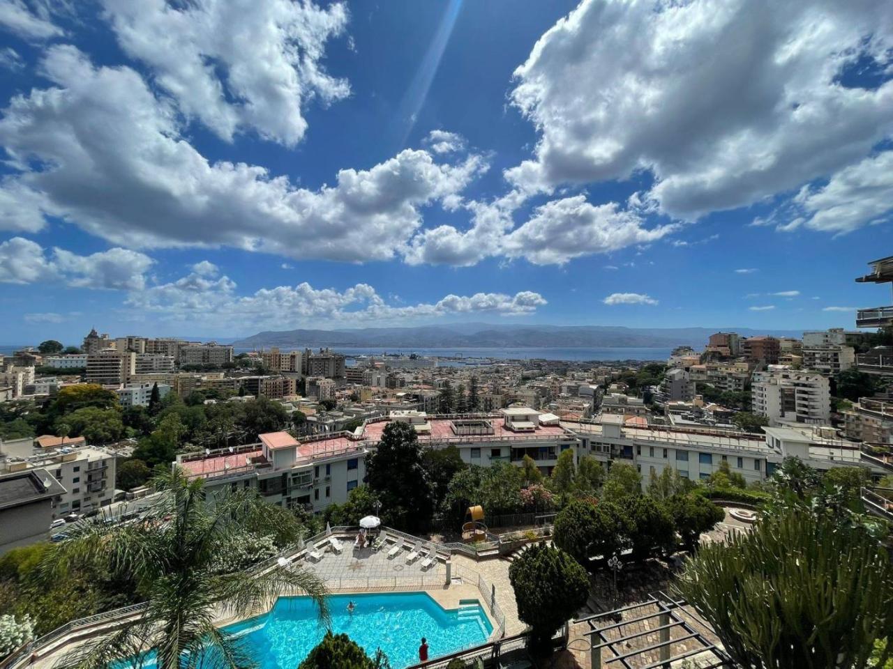 6 rooms Apartment in Messina, Italy No. 21478