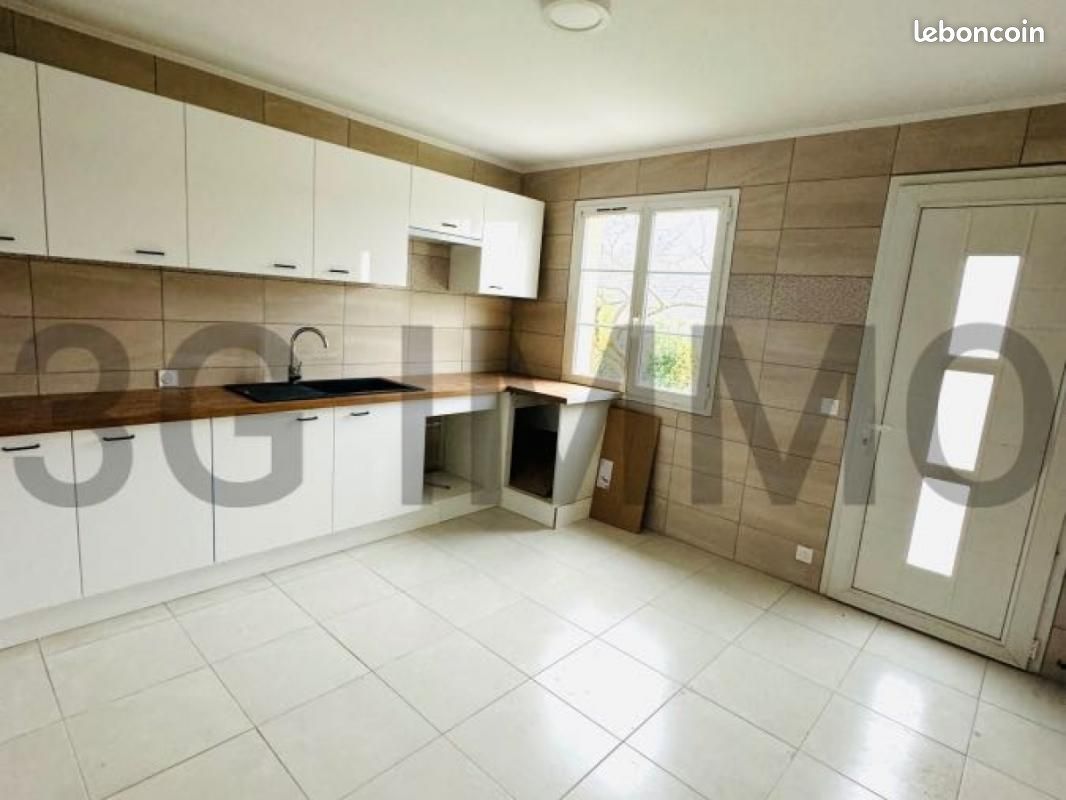 7 chambres Maison à Romilly-sur-Seine, France No. 197224