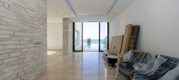 5 bedrooms Villa in Pegeia, Cyprus No. 5729 3