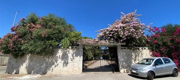 Villa de 15 divisões em Bari, Italy N.º 289156 3